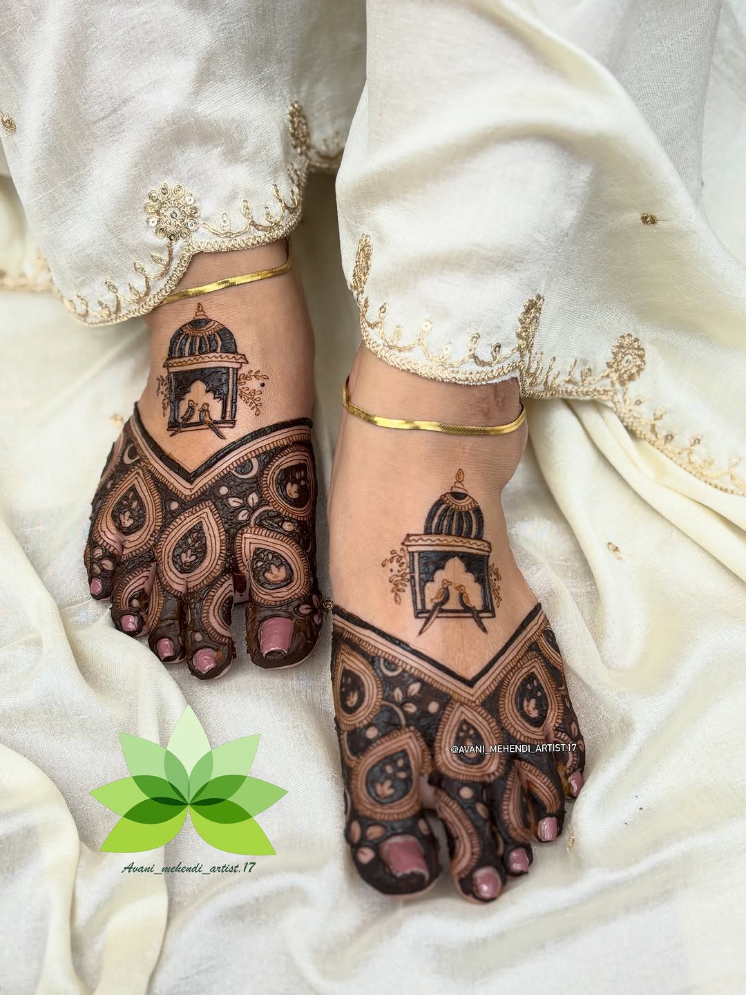 Mehendi design by Avani Mehendi Artist