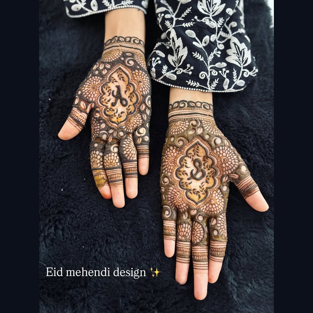 Mehendi design by Avani Mehendi Artist