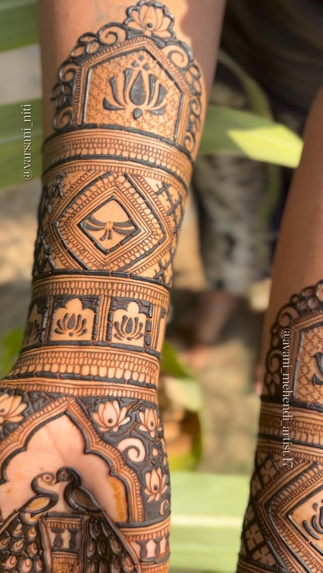 Mehendi design by Avani Mehendi Artist