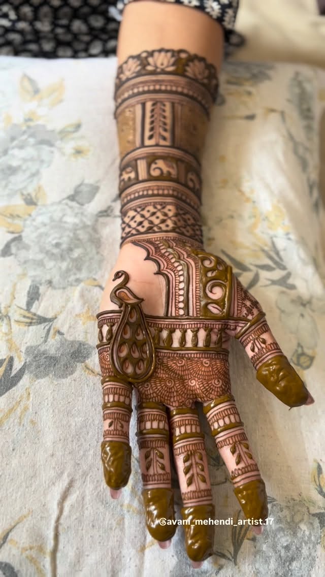 Mehendi design by Avani Mehendi Artist