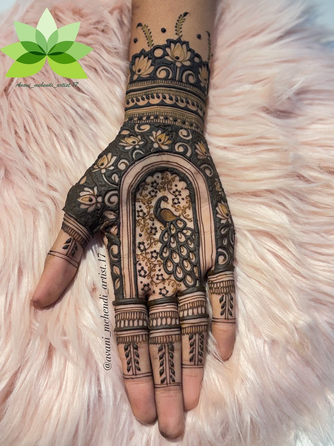 Mehendi design by Avani Mehendi Artist