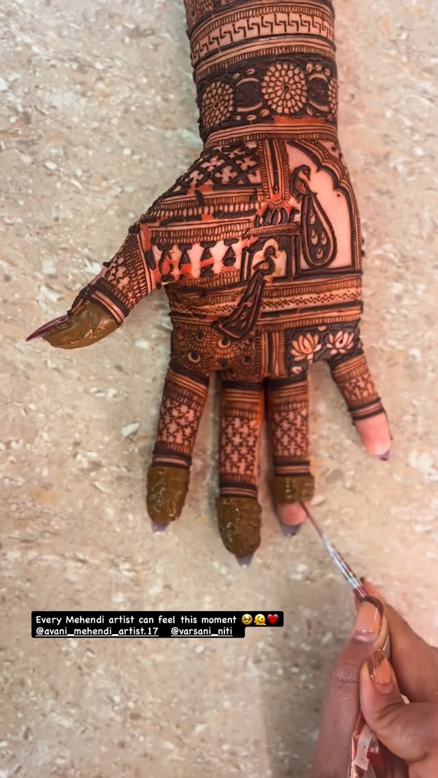 Mehendi design by Avani Mehendi Artist