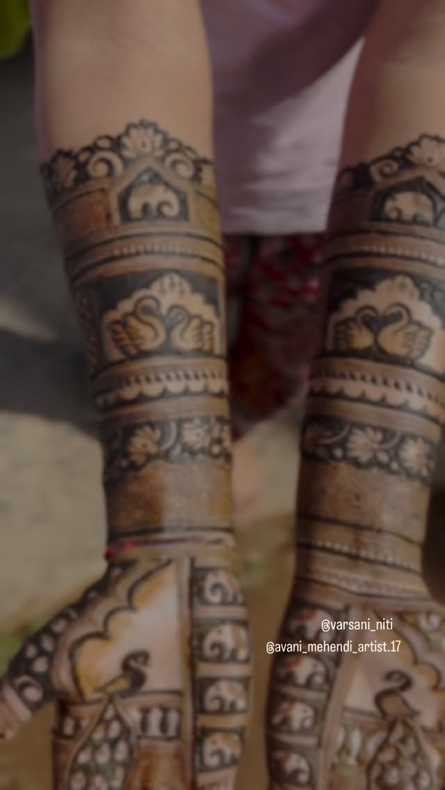 Mehendi design by Avani Mehendi Artist